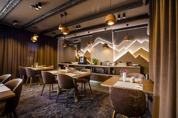 Holiday Village Restaurant - restaurant (bistro) at Tatralandia