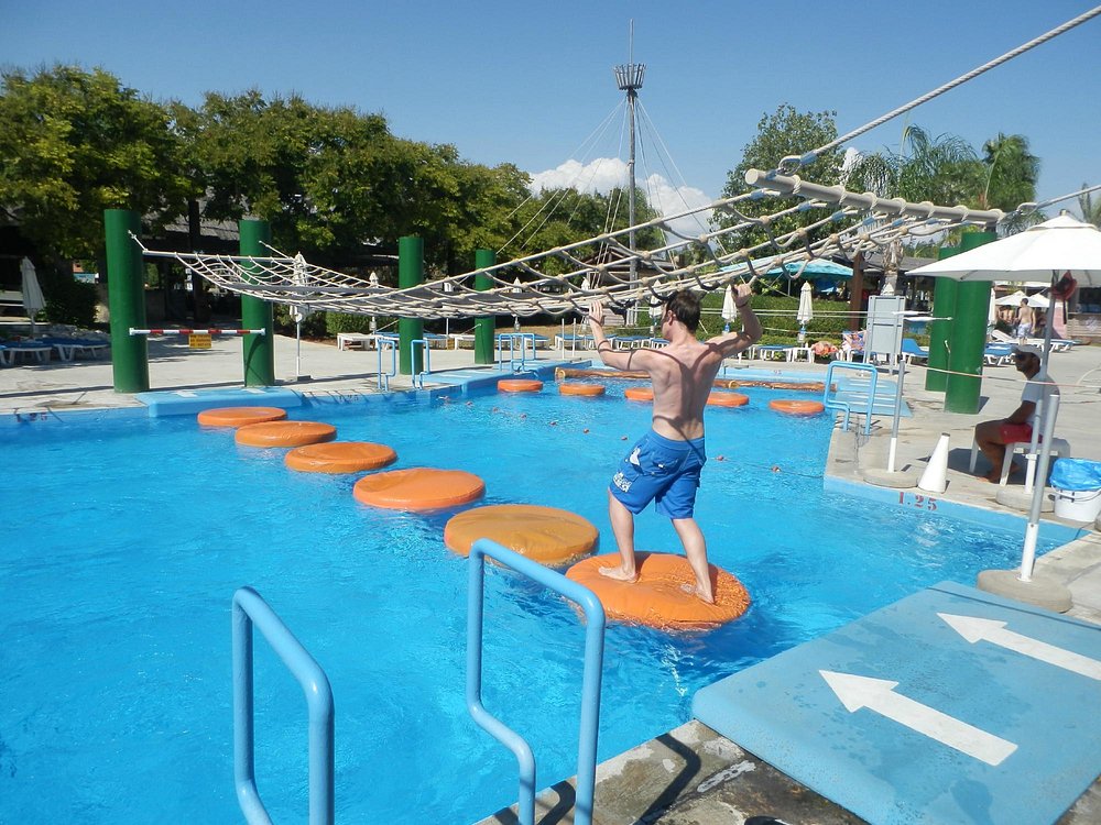 Crossover Pool - swimming pool at Fasouri Watermania