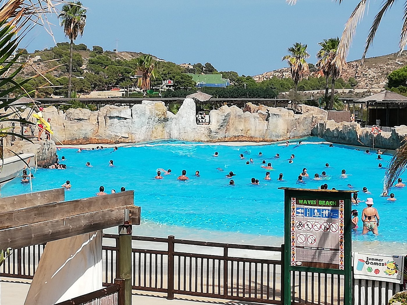Waves Beach - swimming pool at Aquopolis Cullera