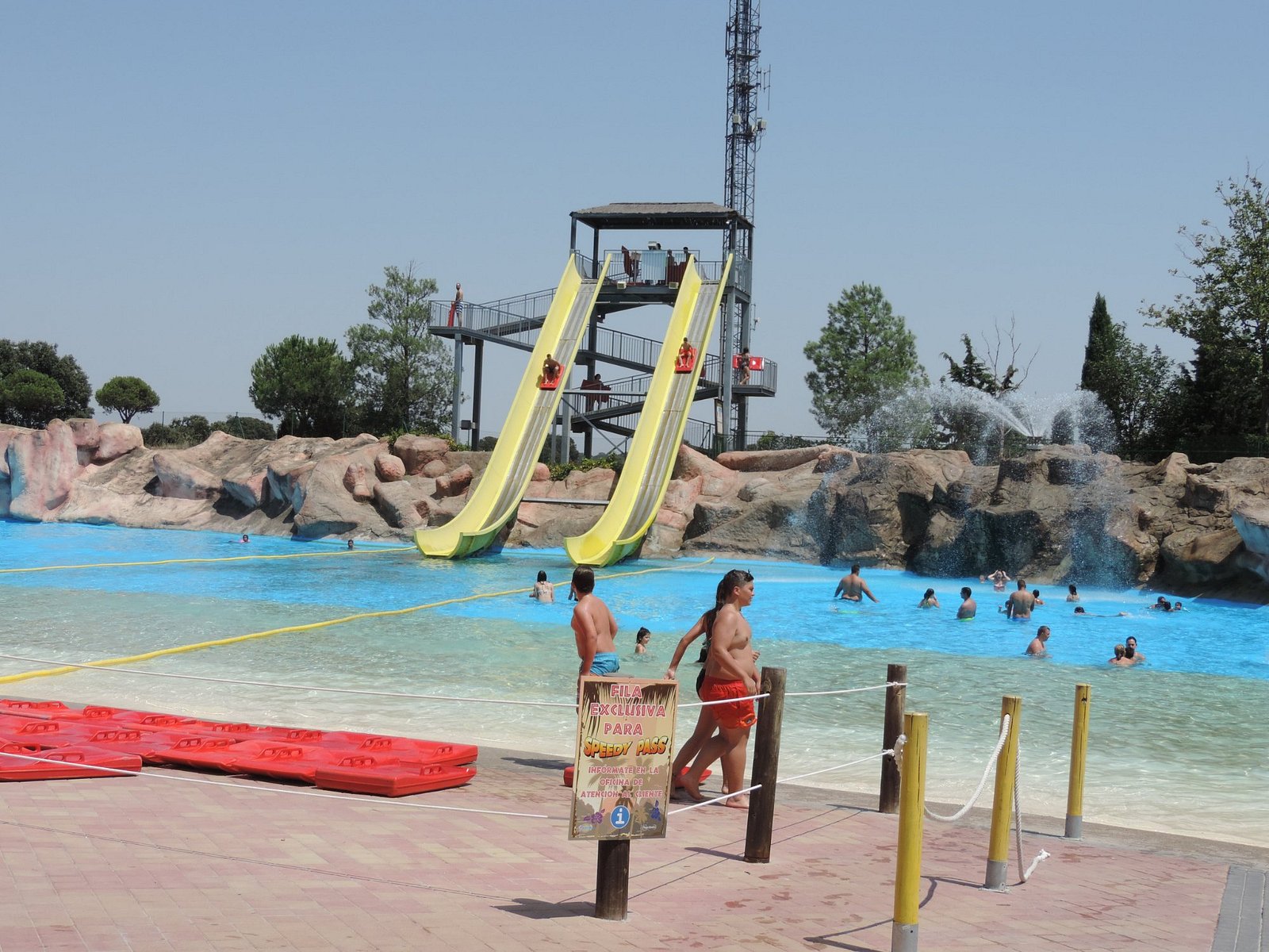 Splash - water slide at Aquópolis Villanueva de la Cañada