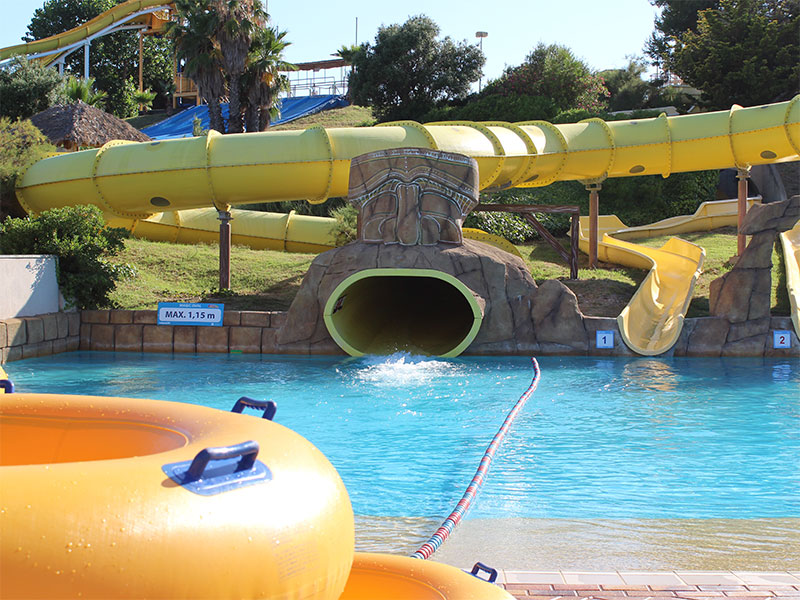 Magic Oval - water slide at Aquopolis Costa Daurada