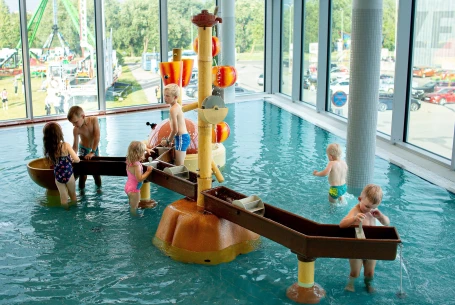 Water game table - activity zone at Aura Keskus