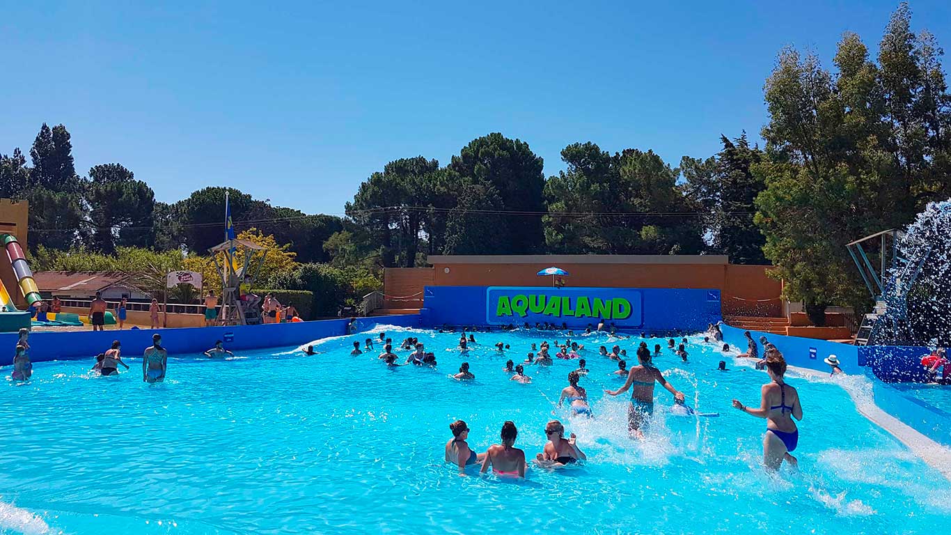 Surf Beach - swimming pool at Aqualand Saint-Cyprien 