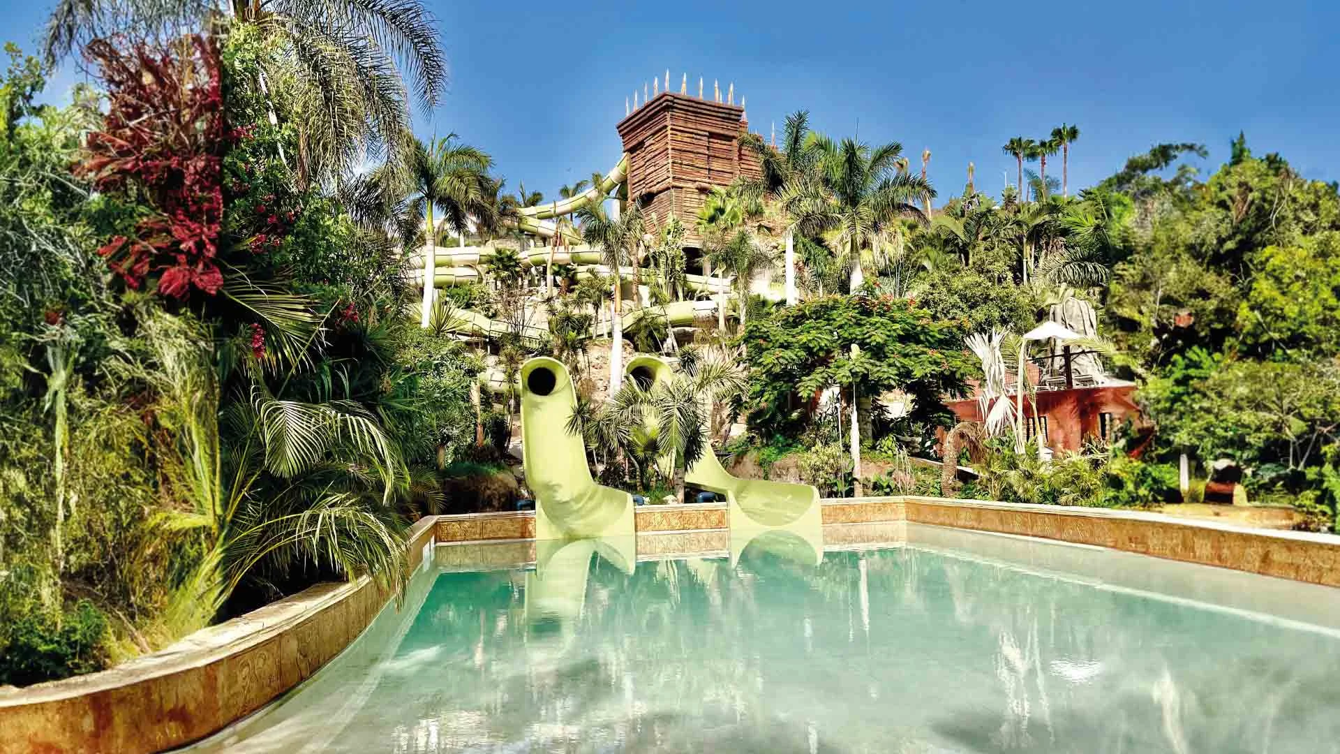 Saifa - water slide at Siam Park