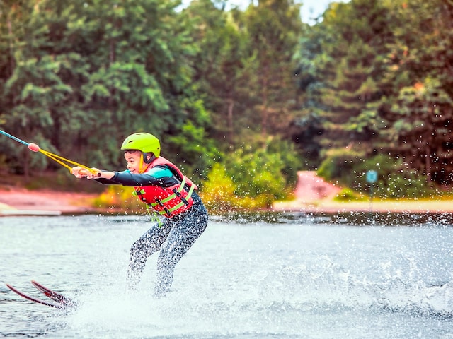 Water Activities - service area at Center Parcs De Kempervennen: Water Skiing