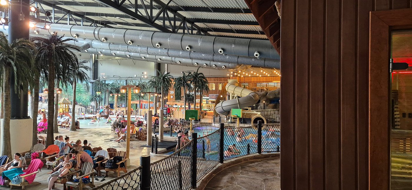 Dolphin Slide - water slide at Aquadome Billund