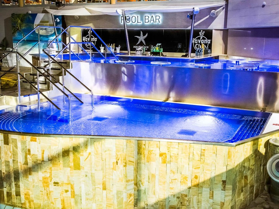 Pool Bar - restaurant (bistro) at Aquapalace Prague