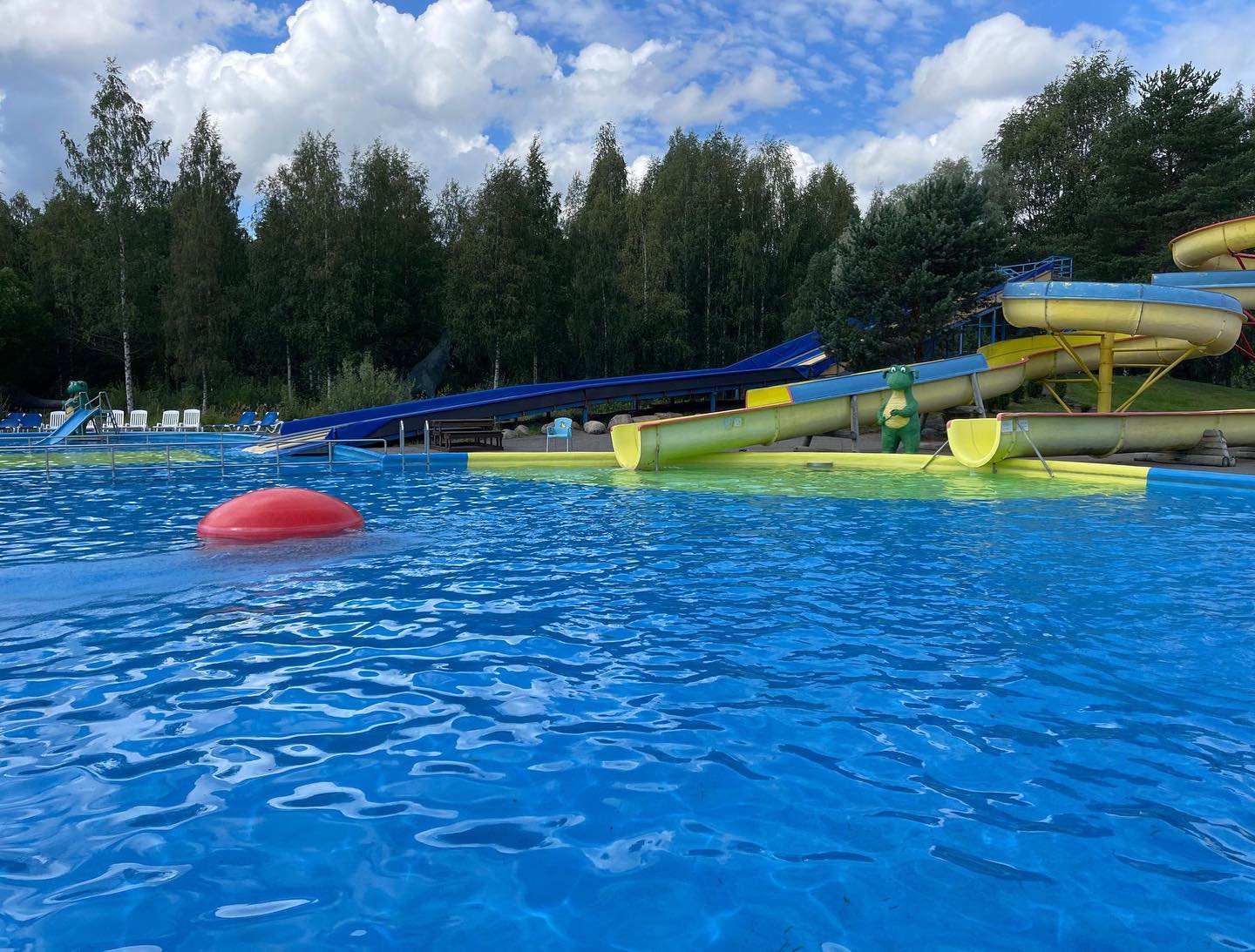 Large Swimming Pool - swimming pool at Visulahti Dinosauria 
