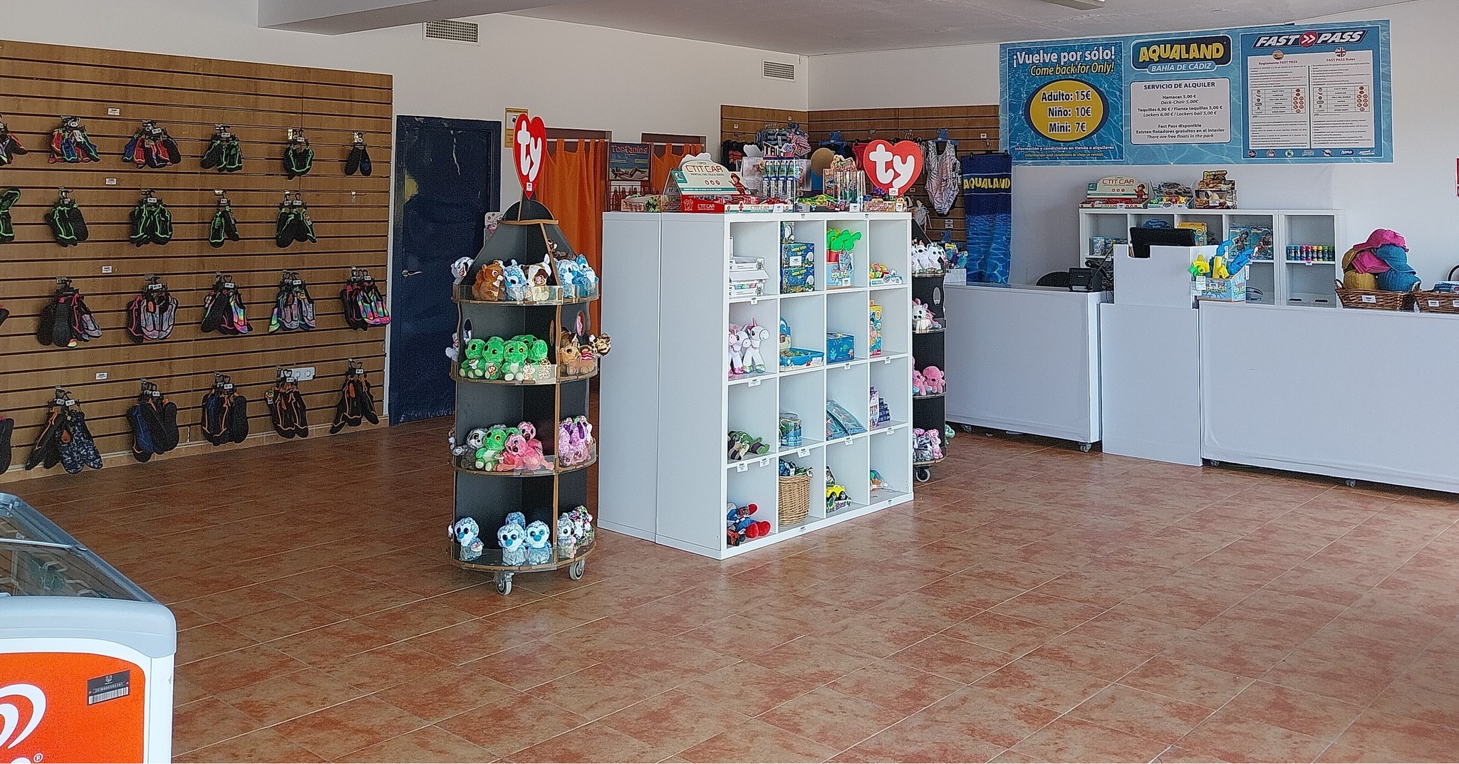 Gift Shop - store at Aqualand Bahía de Cádiz