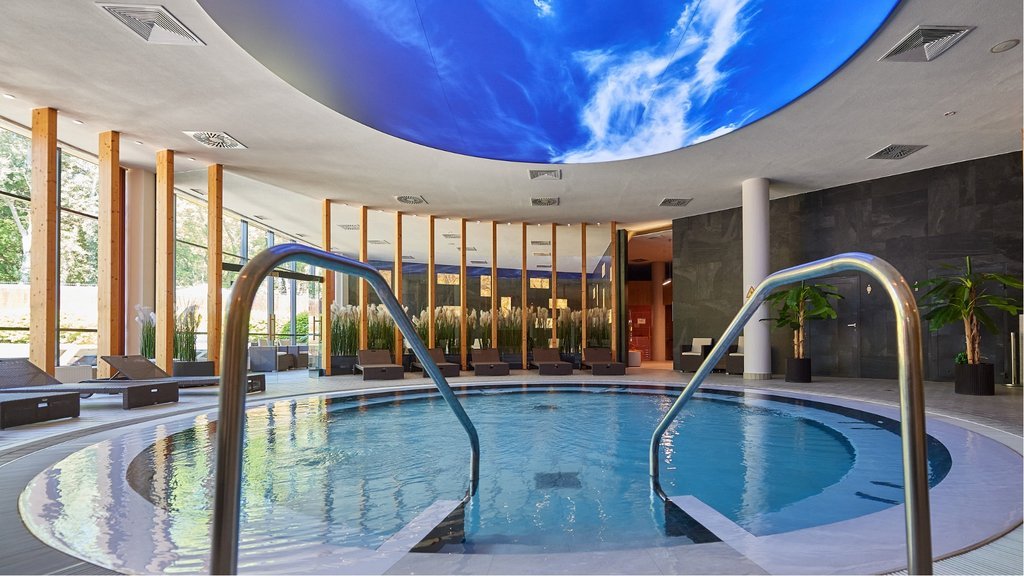 Large Indoor Jacuzzi - swimming pool at Aquapark Fala Łodz