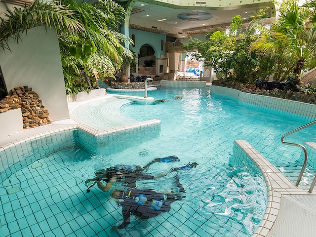 Diving - service area at Center Parcs Port Zélande: Dive Introduction
From 10 years