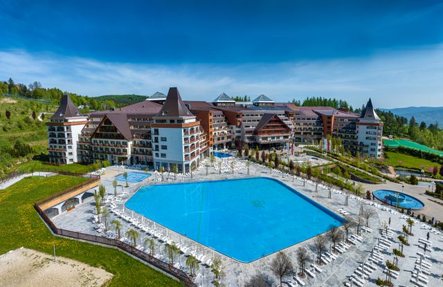 Seasonal Outdoor Pool - swimming pool at Tropicana Karpacz
