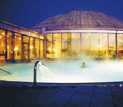 Terrace pool - swimming pool at Therme Erding