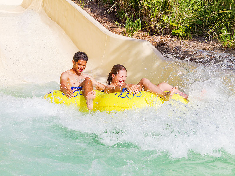 Río rápido - water slide at Aquópolis Villanueva de la Cañada