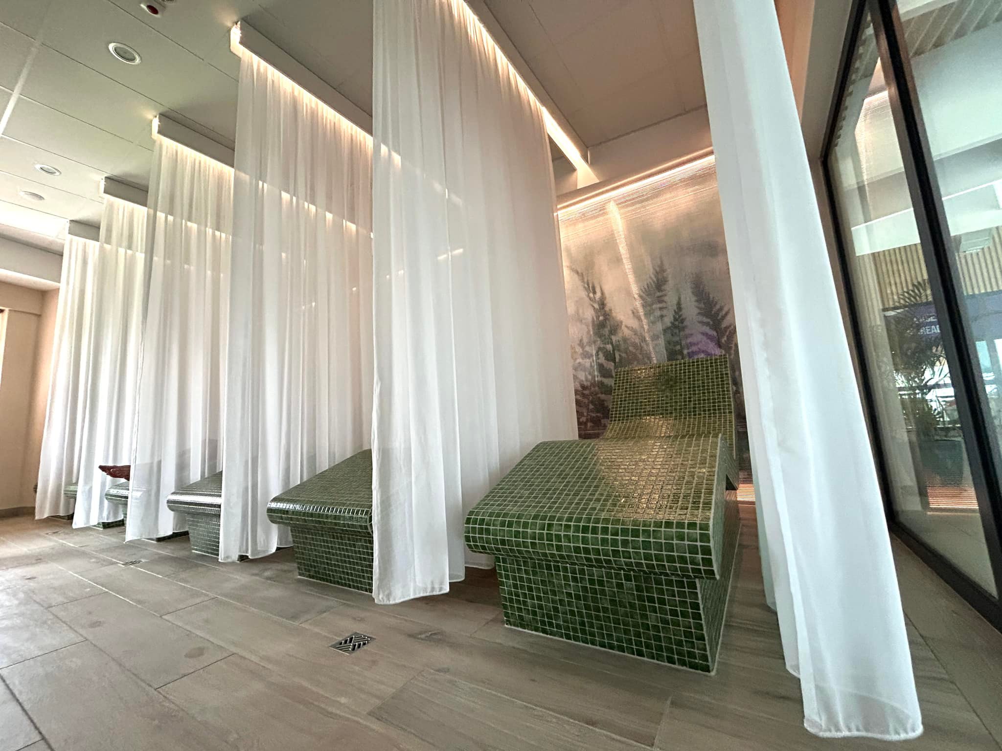 Green Tepidarium - wellness area at Aquapark Trzy Fale