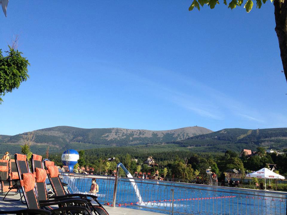 Outdoor Swimming Pool With Hydromassage - swimming pool at Tropicana Karpacz