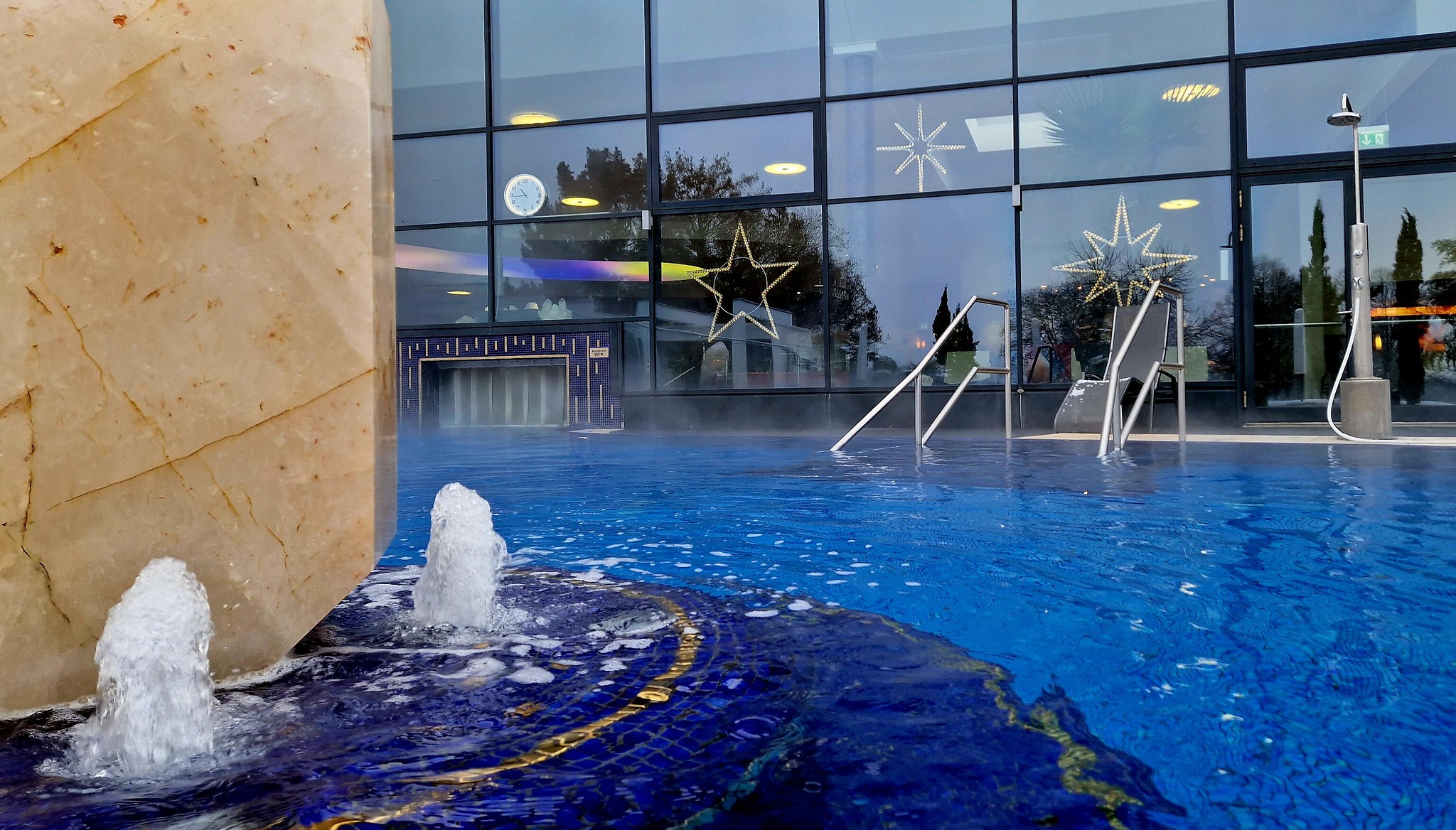 Jacuzzis - swimming pool at Miramar