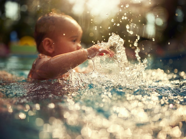 Baby Swimming  - service area at Center Parcs De Eemhof: Baby Swim Instruction