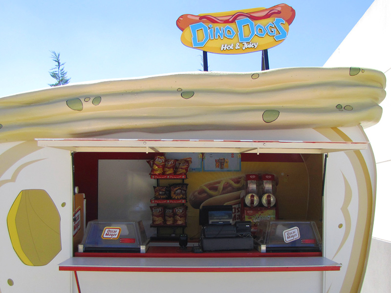DinoDogs - restaurant (bistro) at Parque Warner Beach