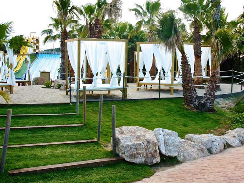 VIP Zones - service area at Aquopolis Costa Daurada