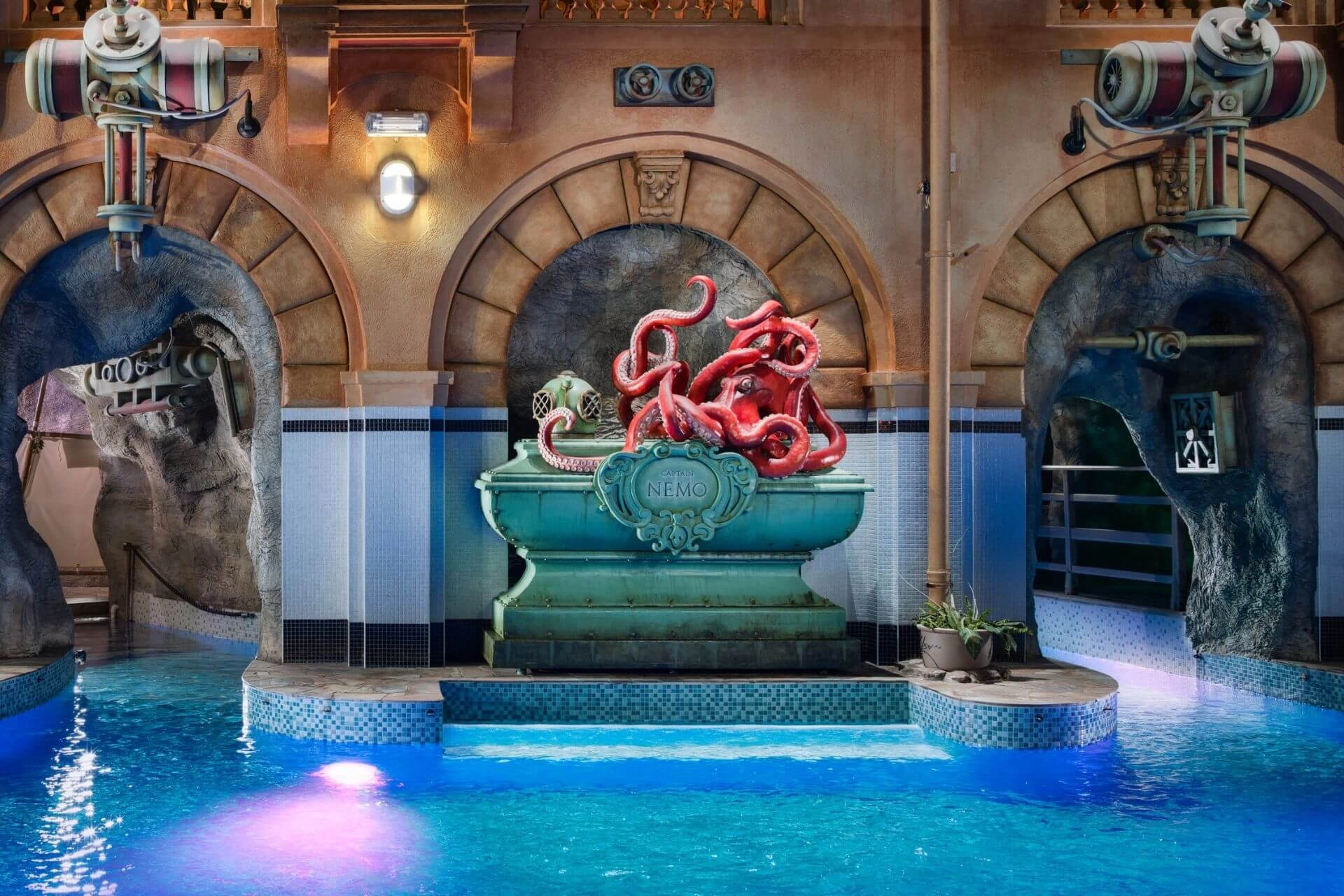 Romantic Caves - swimming pool at Centrum Babylon