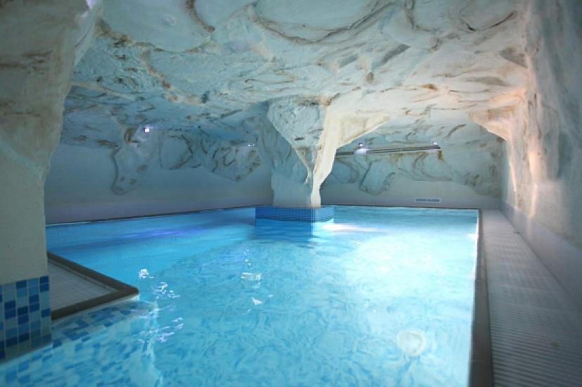 Water Cave - swimming pool at Vodni Svet Sareza