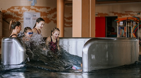 Indoor Swing Pool - swimming pool at Aquapark Olešná