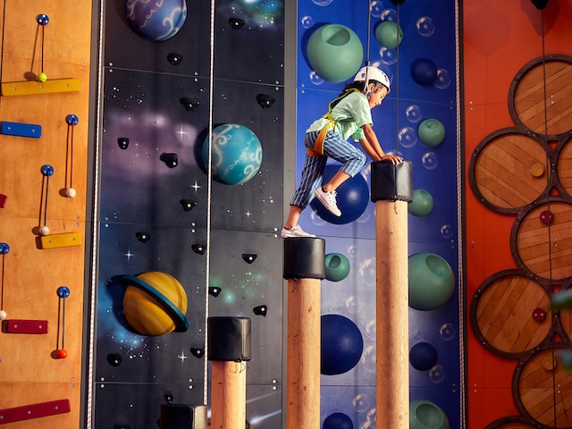 Indoor Activities - service area at Center Parcs Park Zandvoort: Climbing Paradise