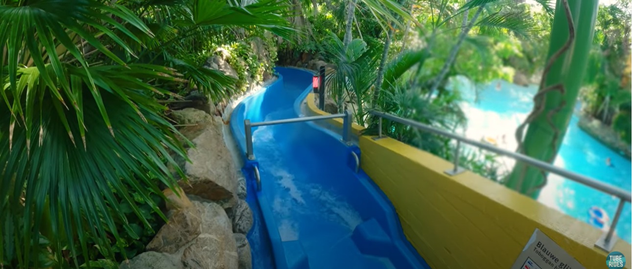 Blauwe glijbaan - water slide at Center Parcs De Vossemeren