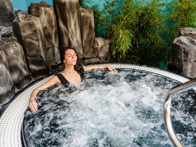 Whirpool Bath - swimming pool at Center Parcs Les hauts de bruyeres