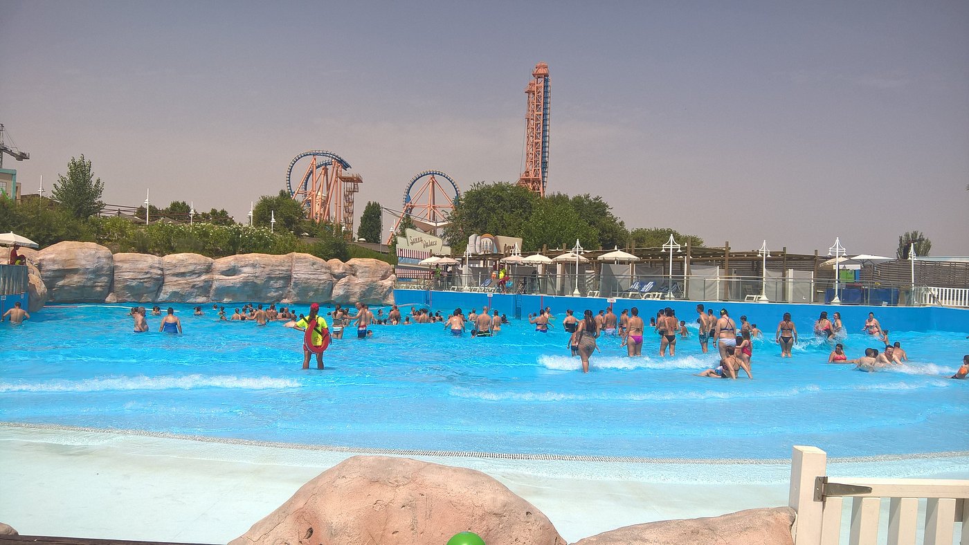 Playa Malibú - swimming pool at Parque Warner Beach