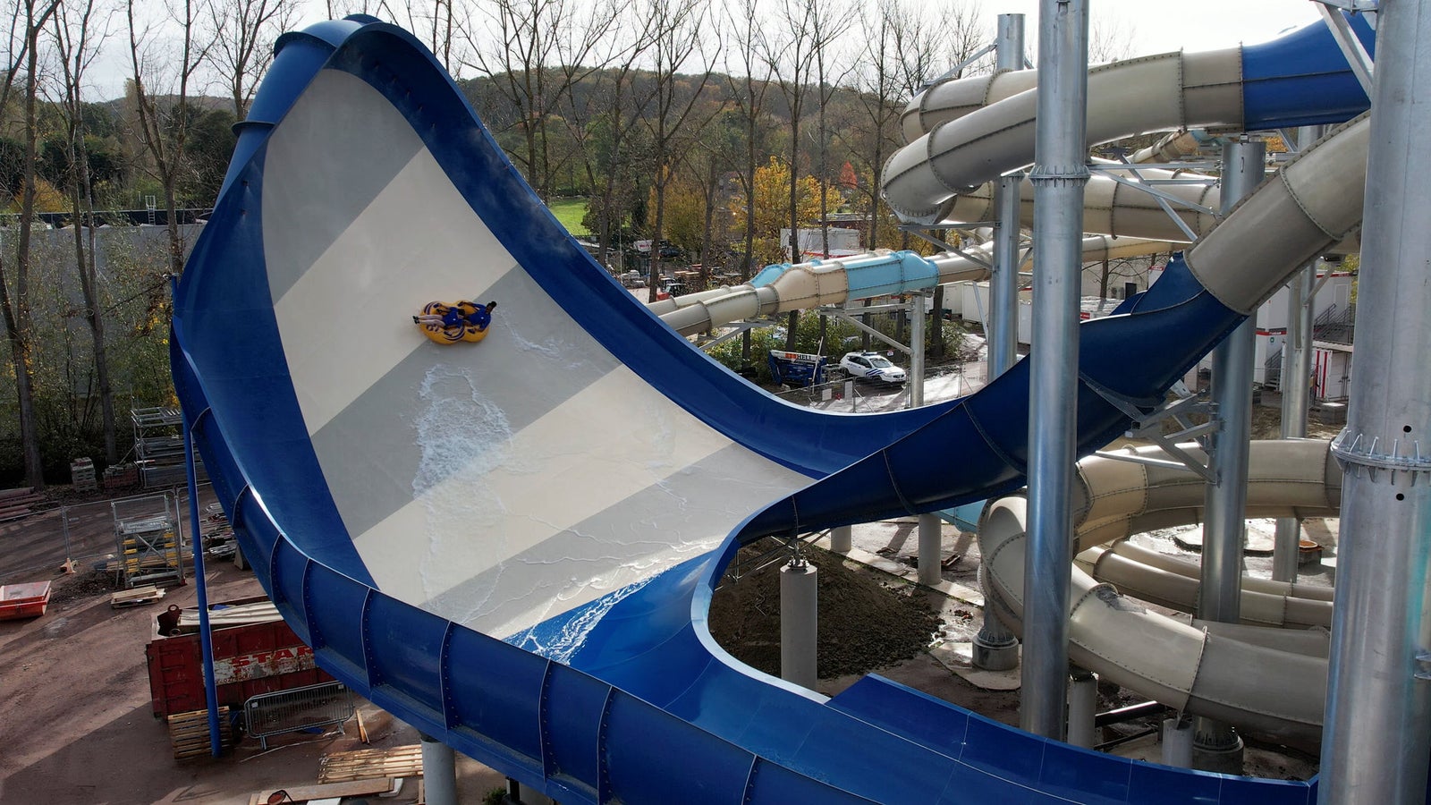 Waikiki - water slide at Aqualibi