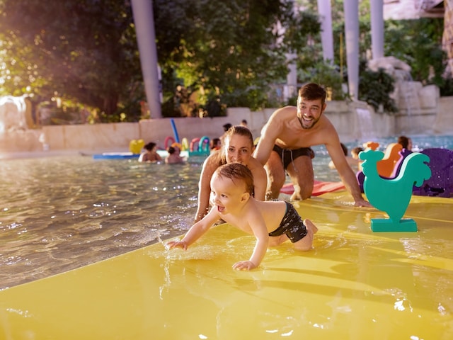 Baby Swimming - service area at Center Parcs Villages Nature Paris