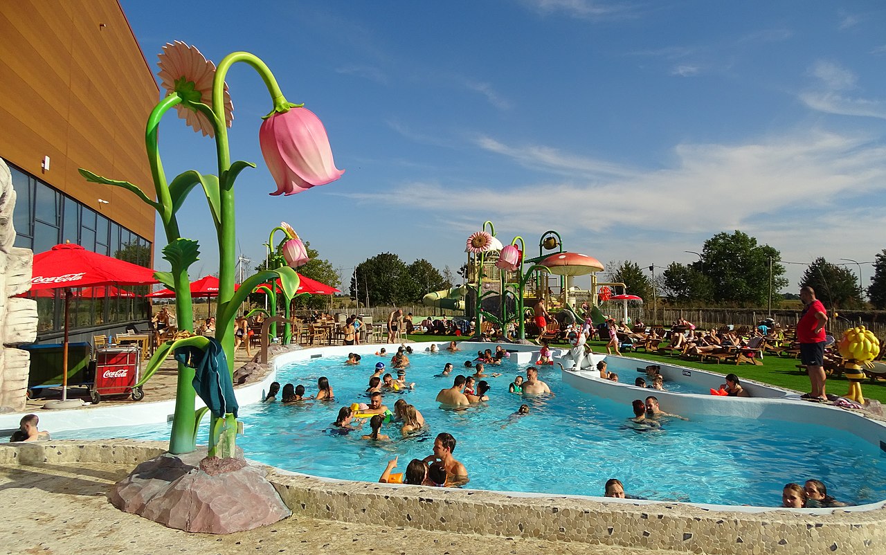 Outdoor Pool - swimming pool at Plopsaqua Hannut-Landen