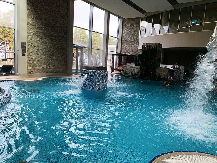 Infinity-Edge Pool - swimming pool at Noorus Veepark 