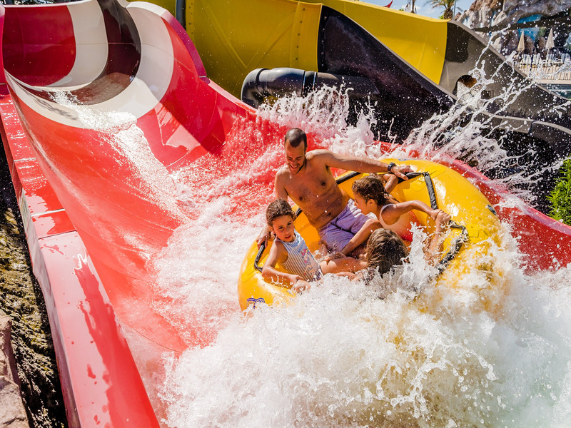Harley Quinn: La Huida - water slide at Parque Warner Beach